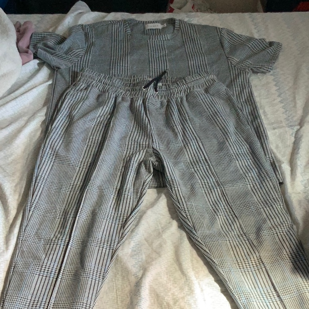 Brand new topman outfit. Pants size L shirt size xl gray in color.